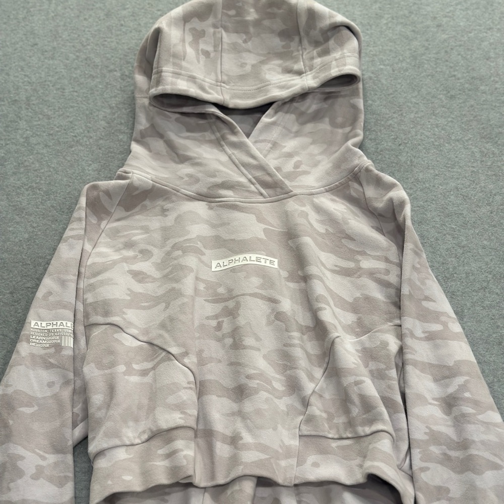 Alphalete Camo Crop Hoodie - Picture 3 of 5